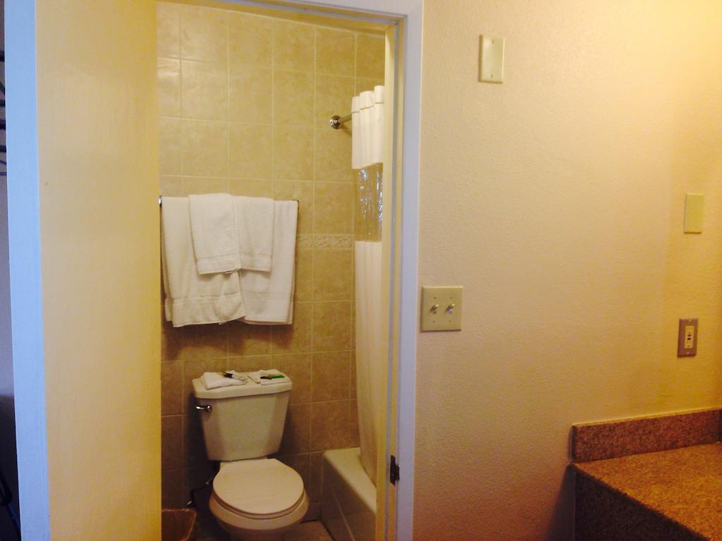 Desert Inn Westmorland Екстериор снимка