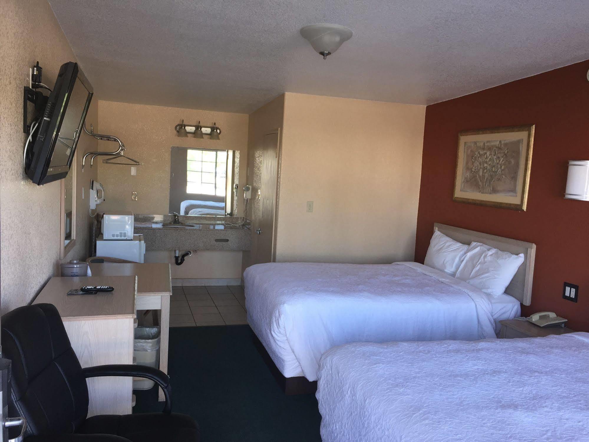 Desert Inn Westmorland Екстериор снимка
